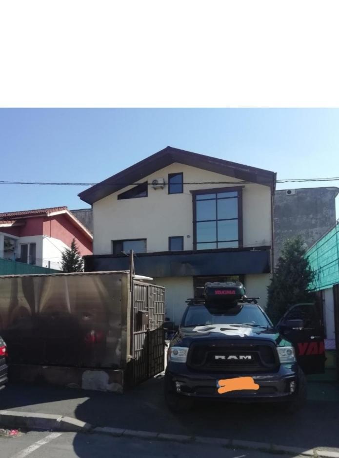 New Spacious Villa! บูคาเรสต์ ภายนอก รูปภาพ